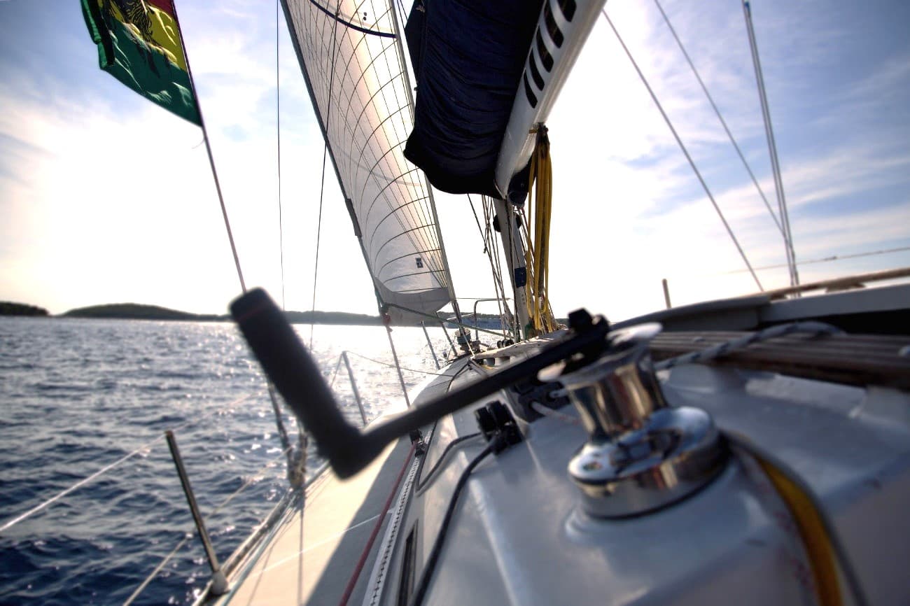 Sailing with quiet peace.