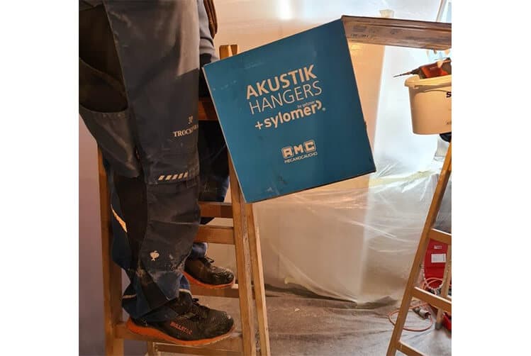 Alt image