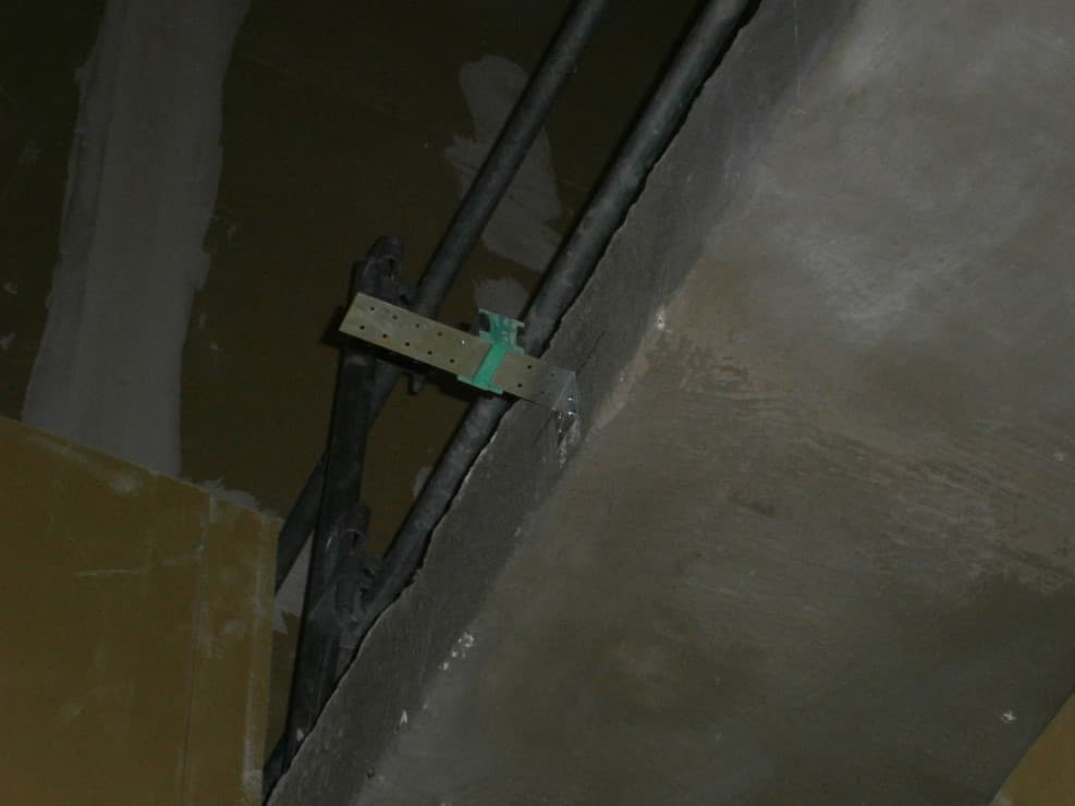 Alt image