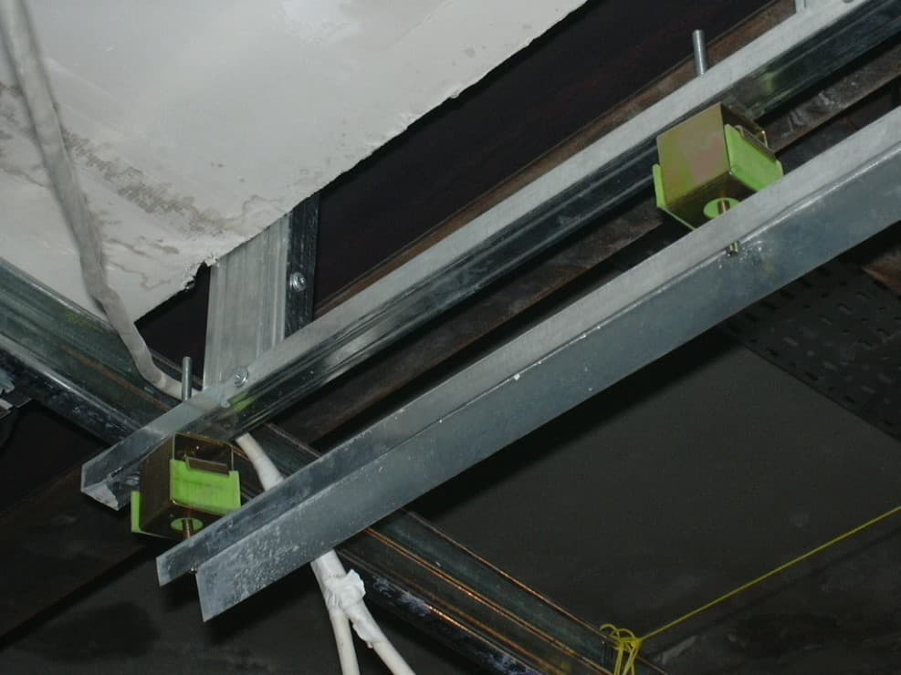 Alt image