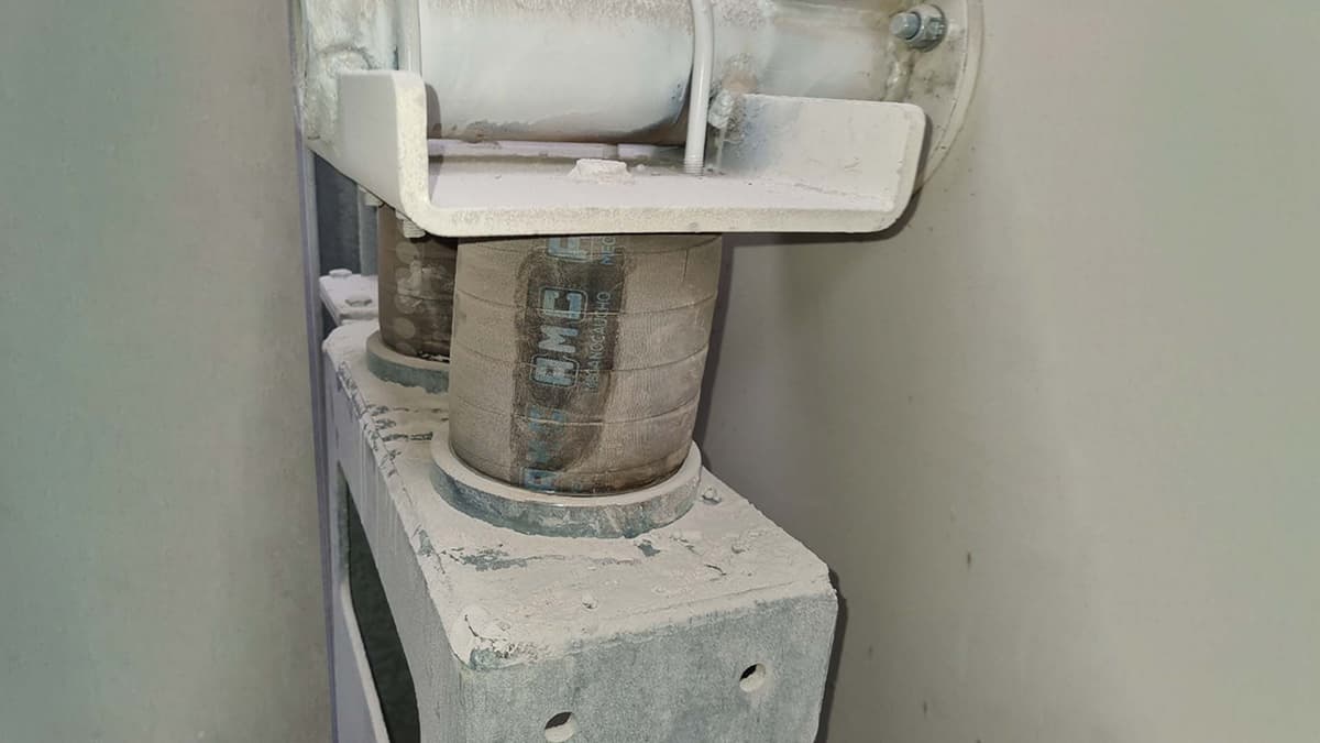 Alt image