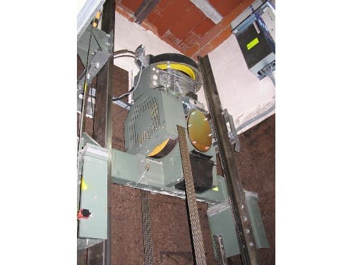 Alt image