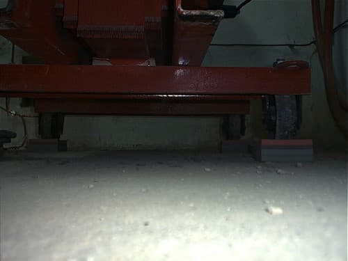 Alt image